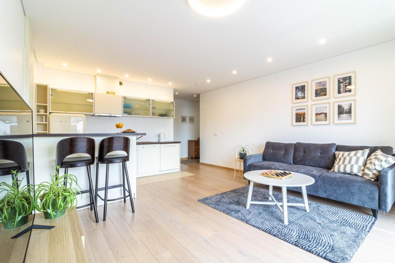 Cohost I Sunny Center Apt, Covered Parking, Balcony & Self Check-In คอนัส ภายนอก รูปภาพ