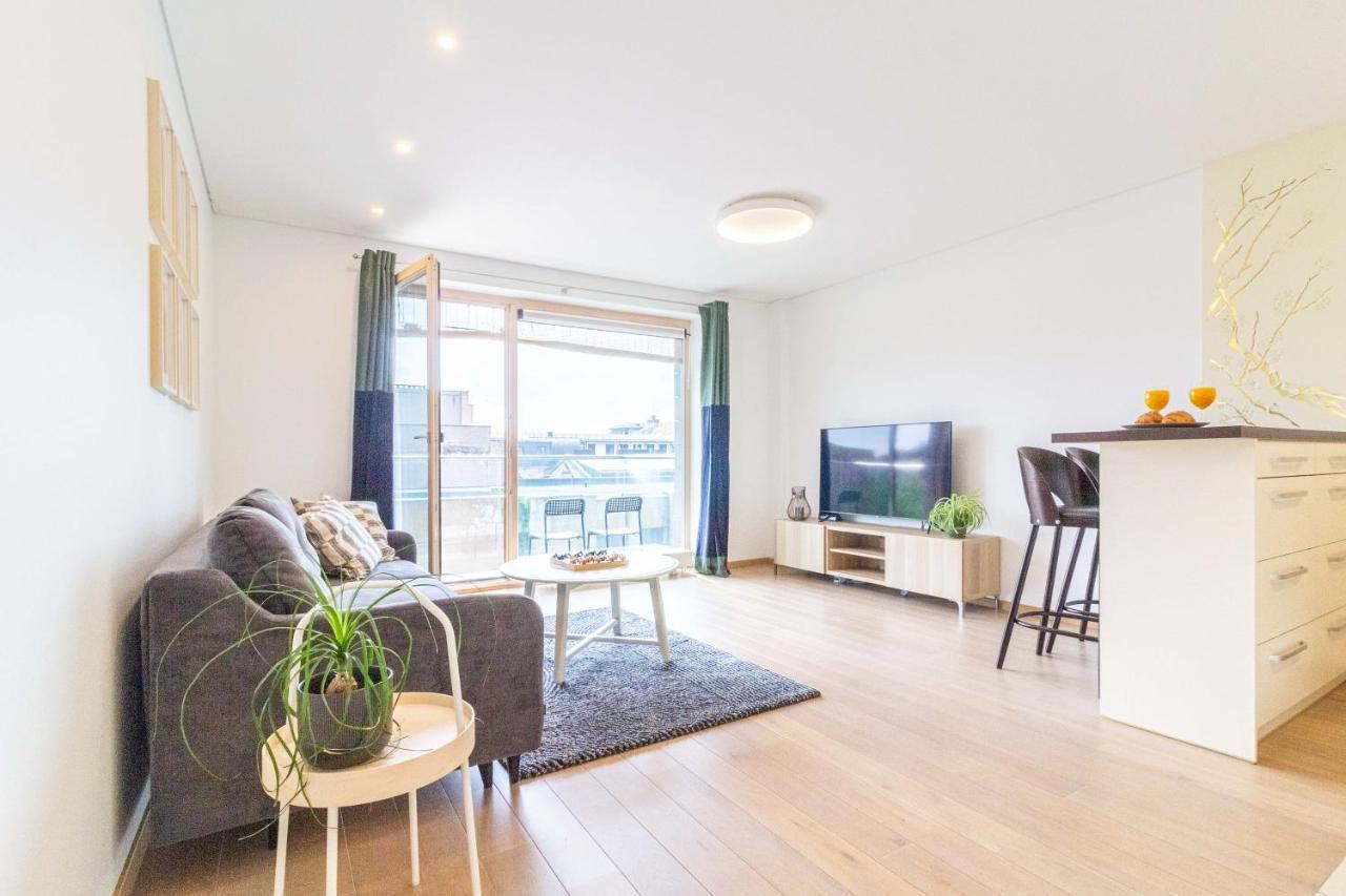 Cohost I Sunny Center Apt, Covered Parking, Balcony & Self Check-In คอนัส ภายนอก รูปภาพ
