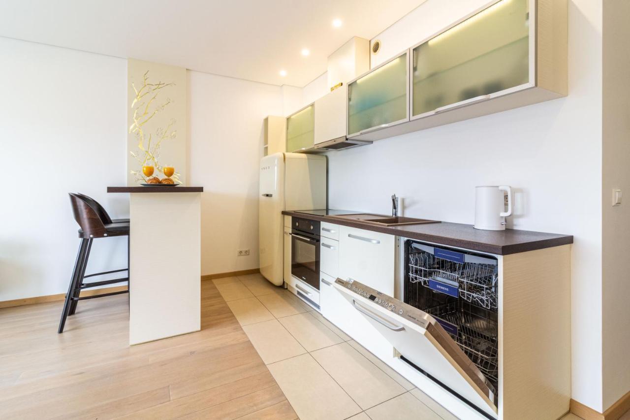 Cohost I Sunny Center Apt, Covered Parking, Balcony & Self Check-In คอนัส ภายนอก รูปภาพ