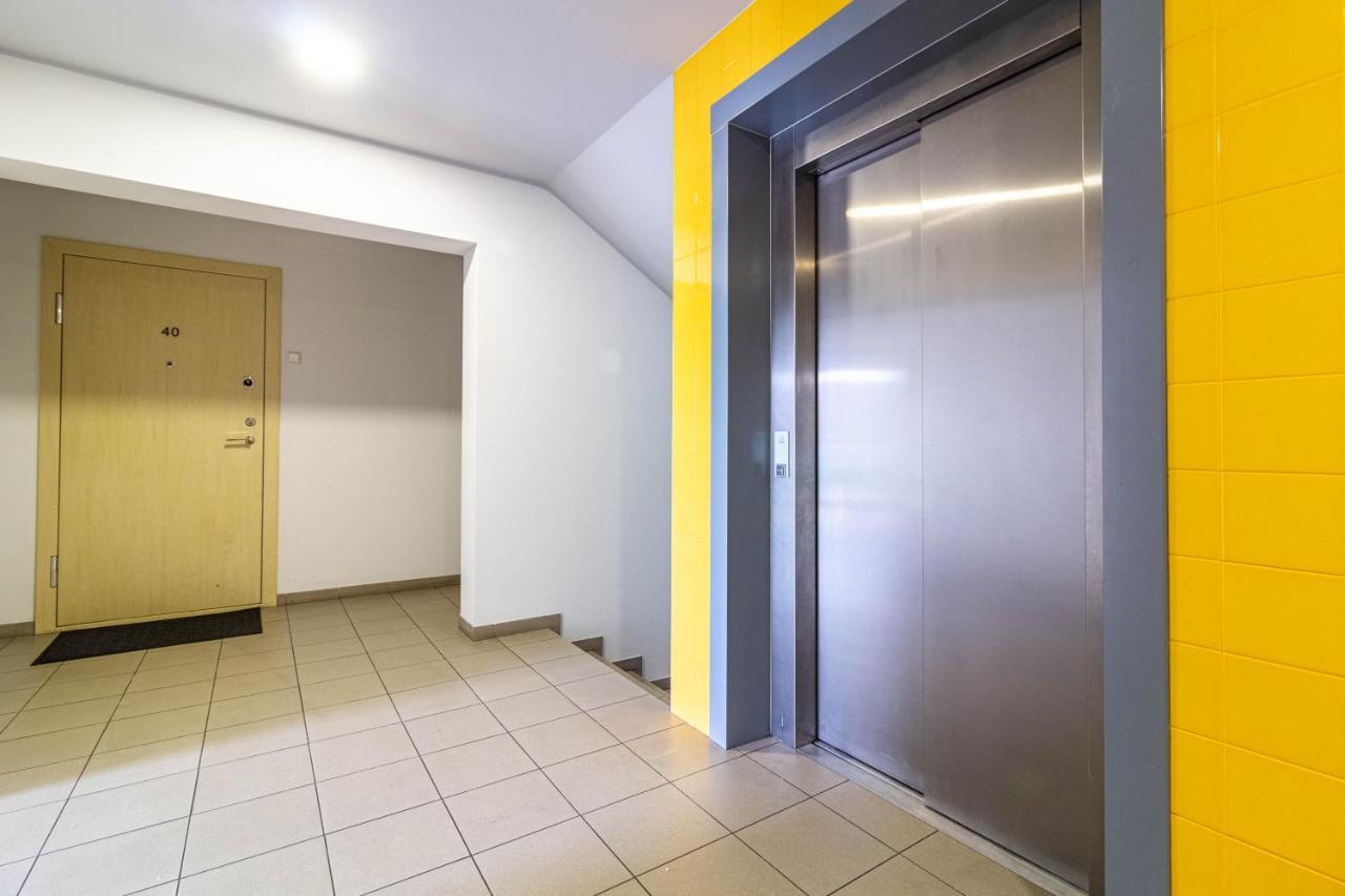 Cohost I Sunny Center Apt, Covered Parking, Balcony & Self Check-In คอนัส ภายนอก รูปภาพ