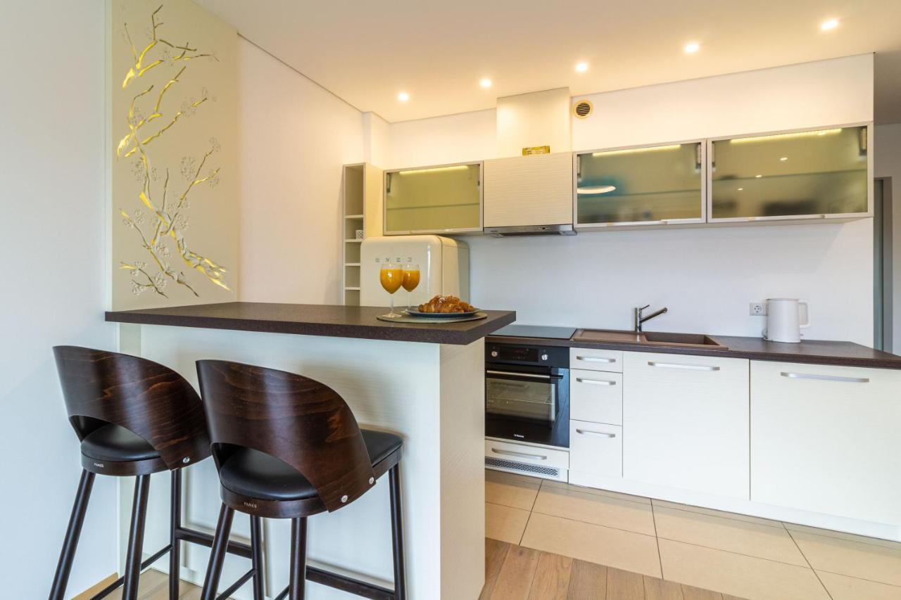 Cohost I Sunny Center Apt, Covered Parking, Balcony & Self Check-In คอนัส ภายนอก รูปภาพ