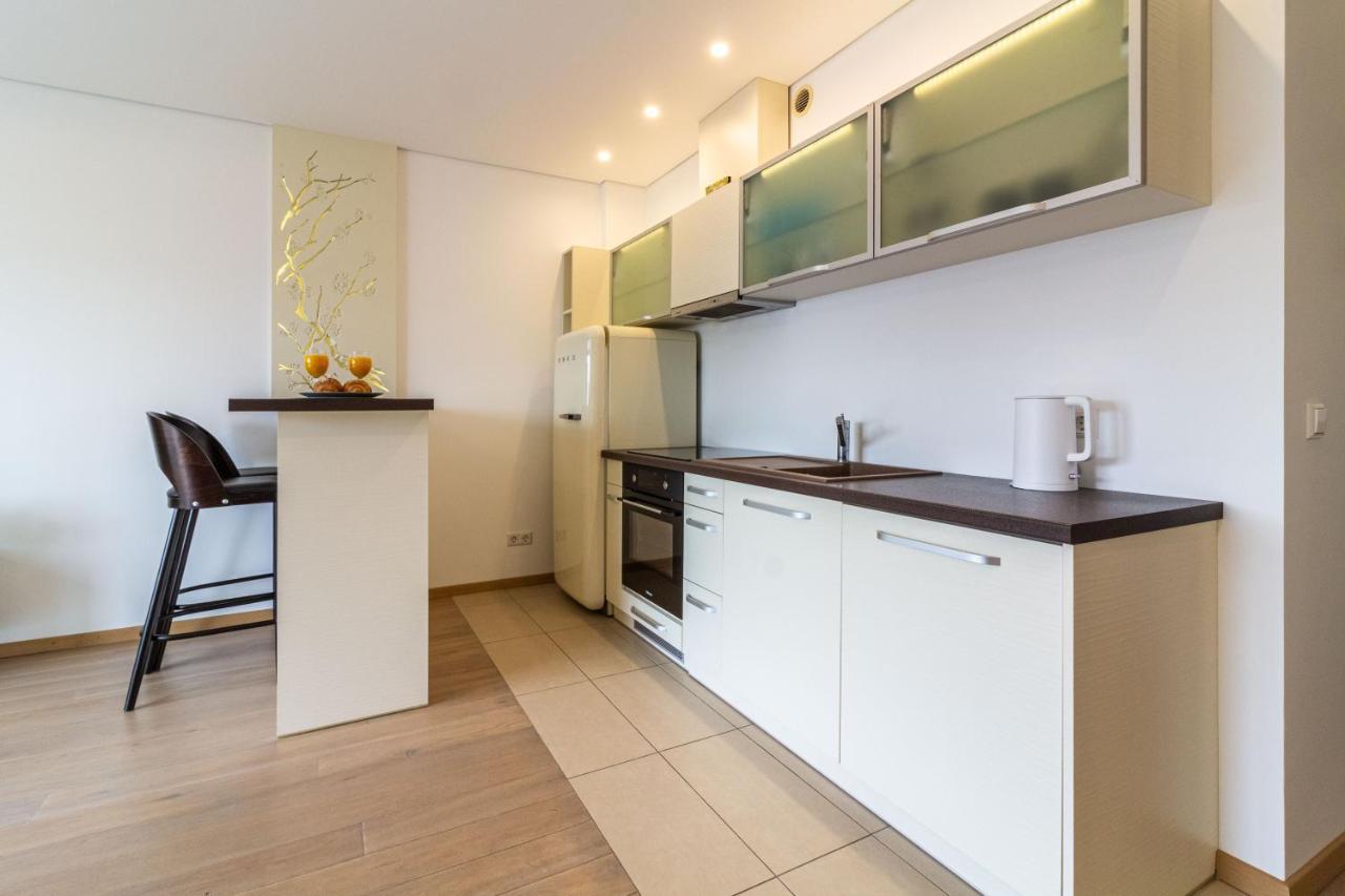 Cohost I Sunny Center Apt, Covered Parking, Balcony & Self Check-In คอนัส ภายนอก รูปภาพ