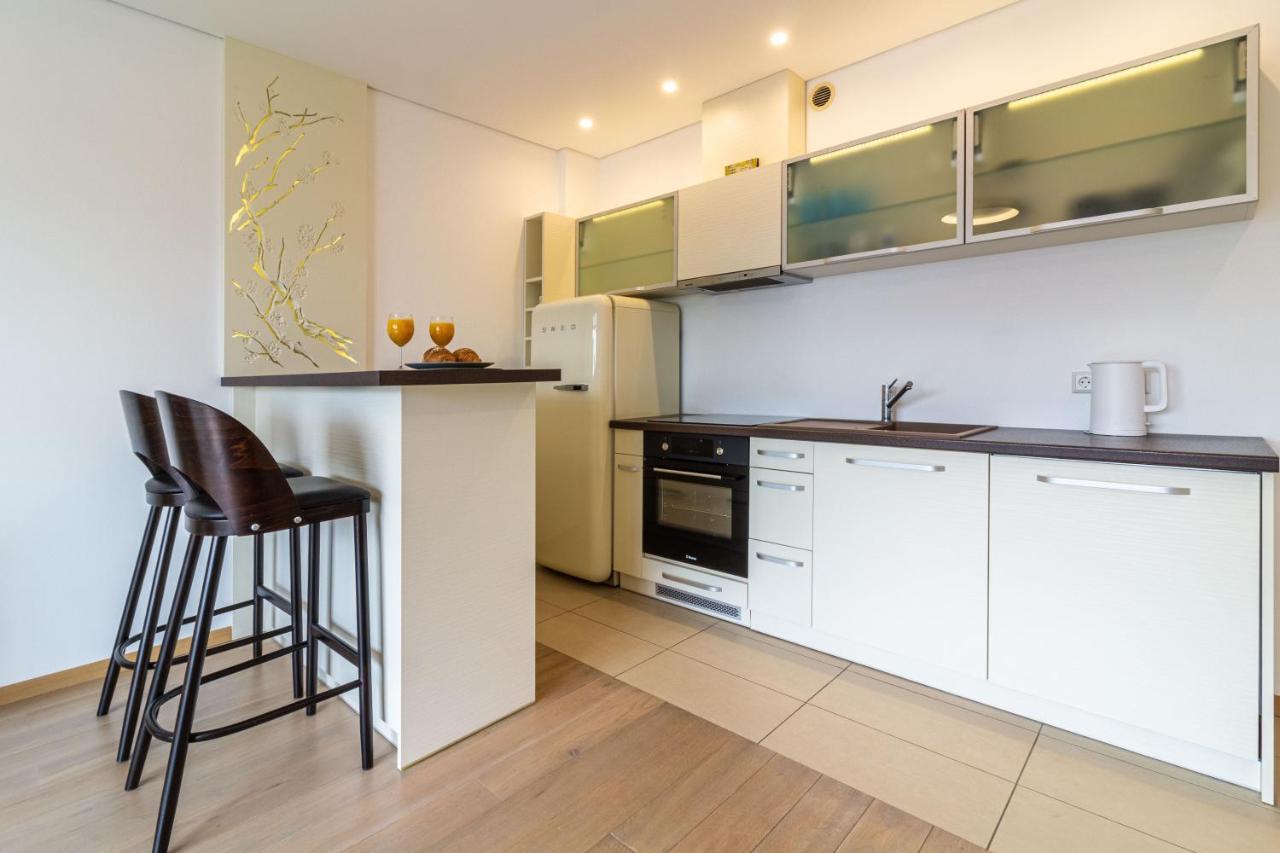 Cohost I Sunny Center Apt, Covered Parking, Balcony & Self Check-In คอนัส ภายนอก รูปภาพ
