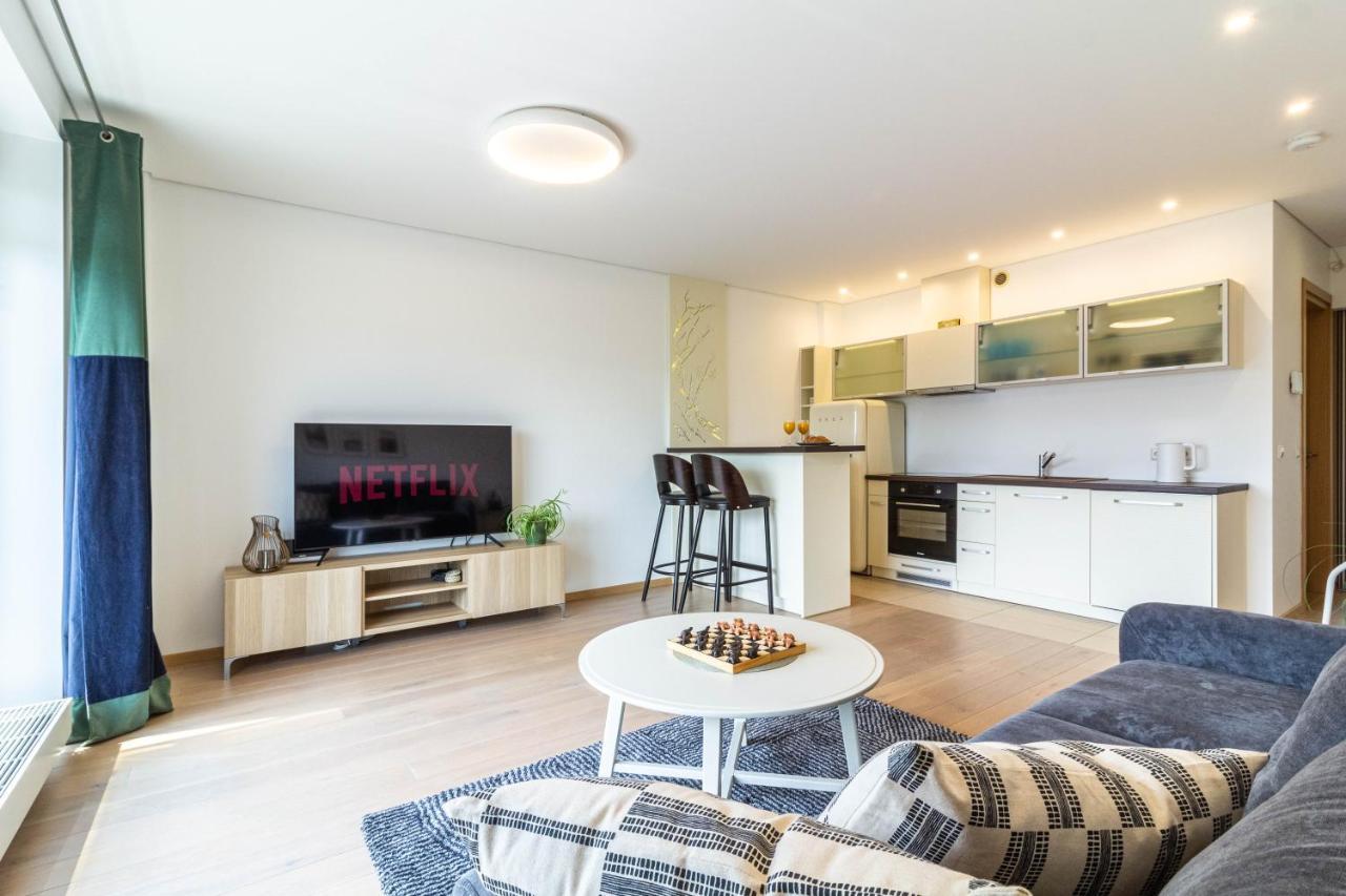Cohost I Sunny Center Apt, Covered Parking, Balcony & Self Check-In คอนัส ภายนอก รูปภาพ