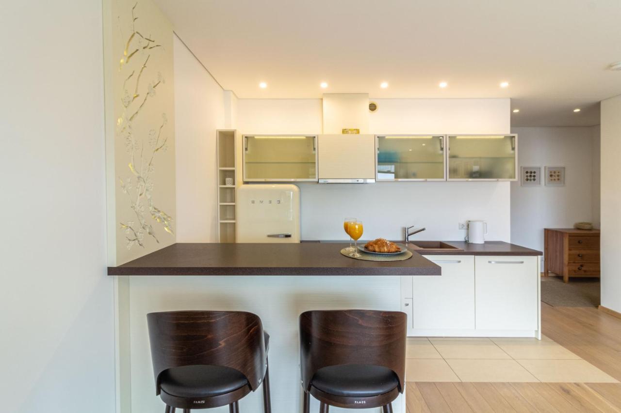 Cohost I Sunny Center Apt, Covered Parking, Balcony & Self Check-In คอนัส ภายนอก รูปภาพ