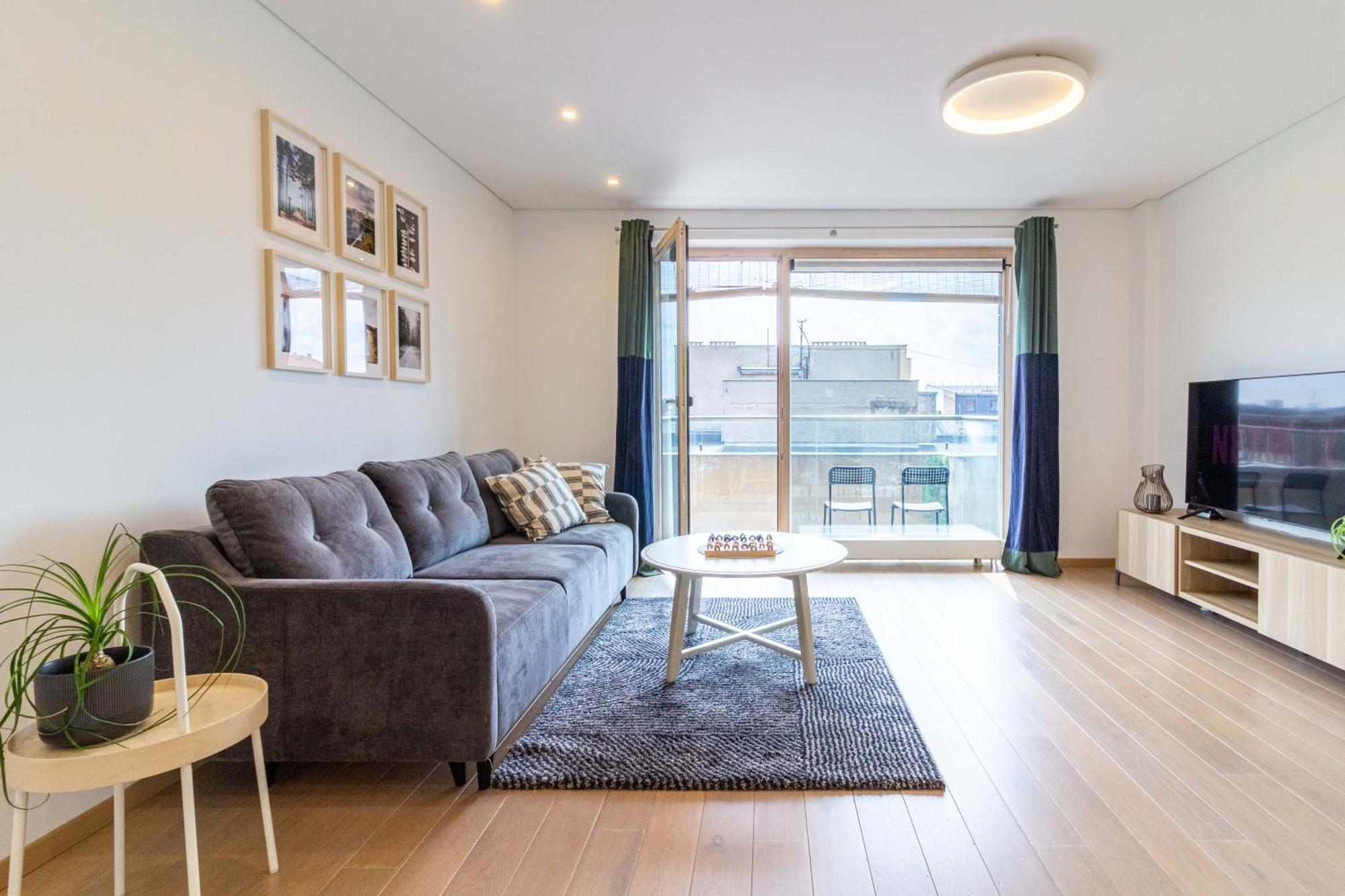 Cohost I Sunny Center Apt, Covered Parking, Balcony & Self Check-In คอนัส ภายนอก รูปภาพ