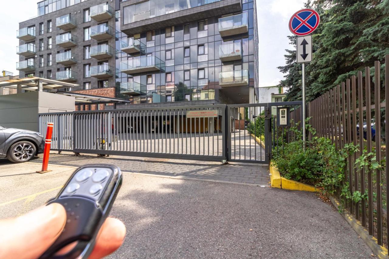 Cohost I Sunny Center Apt, Covered Parking, Balcony & Self Check-In คอนัส ภายนอก รูปภาพ