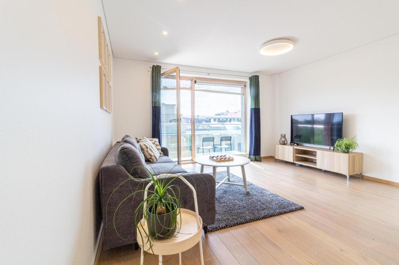 Cohost I Sunny Center Apt, Covered Parking, Balcony & Self Check-In คอนัส ภายนอก รูปภาพ